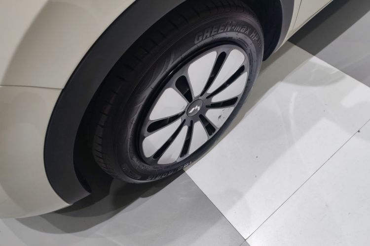 五菱汽车 五菱缤果 2023款 333km 灵犀互联+款车身外观6007