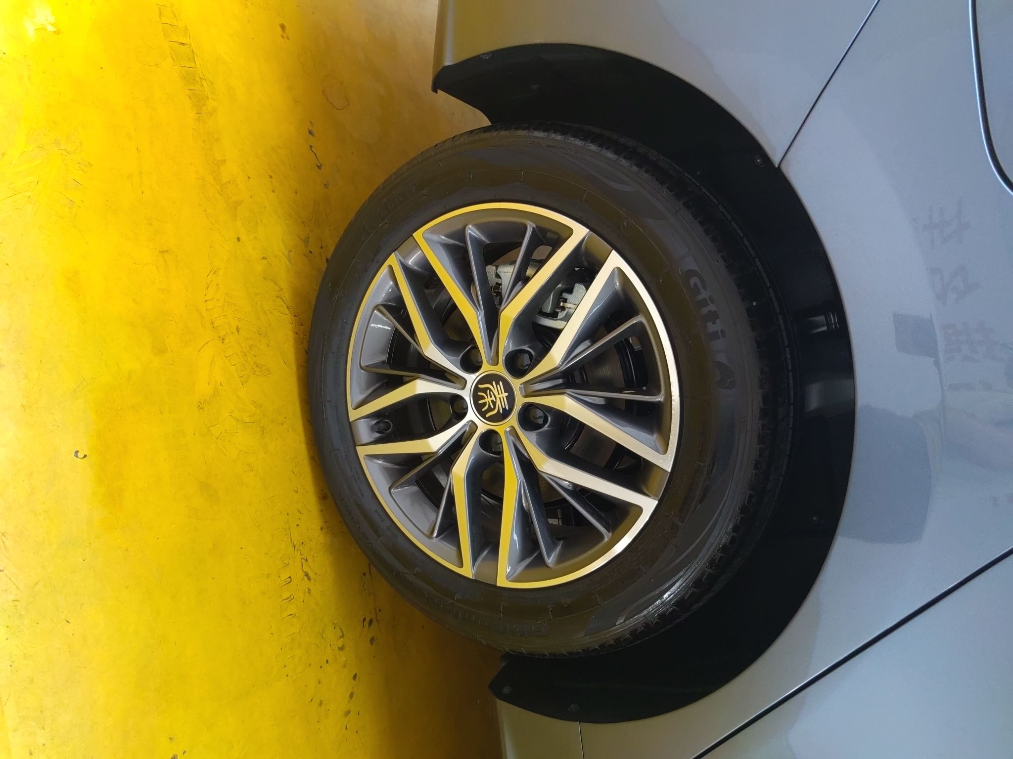 比亚迪 秦PLUS 2024款 荣耀版 EV 510KM卓越型