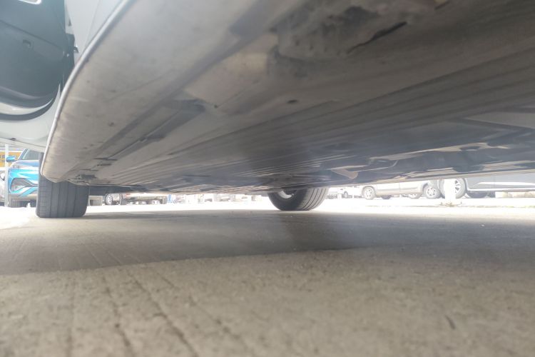 奔驰C级 2022款 C 200 L 运动版局部细节9002