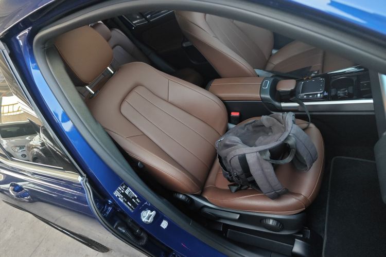 奔驰GLB 2022款 改款二 GLB 200 时尚型中控内饰41