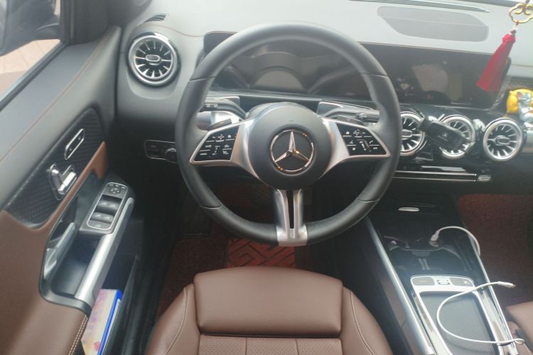 奔驰GLB 2024款 改款 GLB 220 时尚型中控内饰13