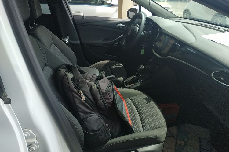 别克 威朗 2019款 两厢 15S 自动进取型局部细节41