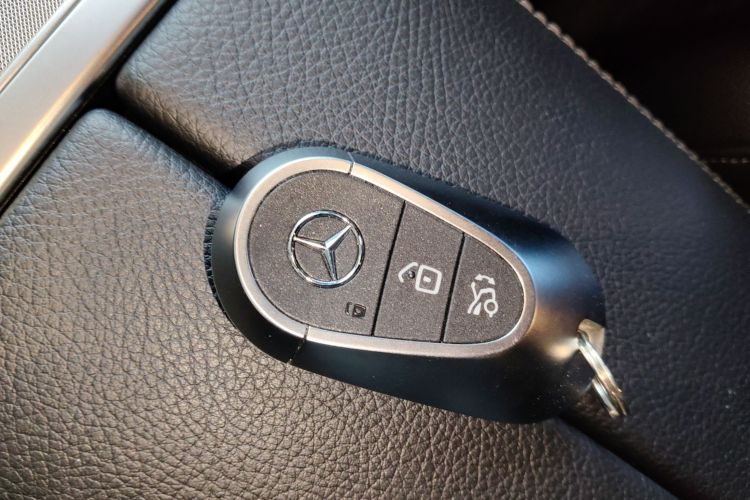 奔驰C级 2022款 C 200 L 运动版中控内饰11