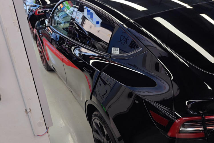 特斯拉 Model Y 2021款 标准续航后驱版车身外观4