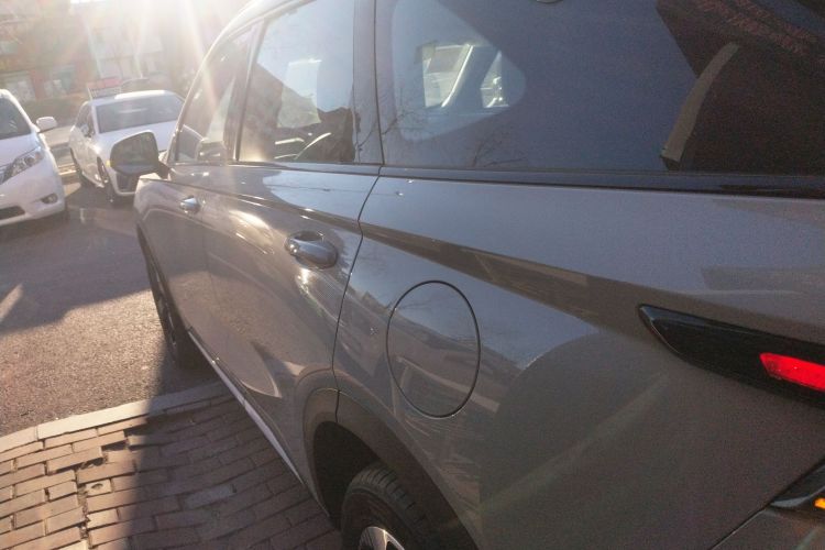 哈弗枭龙MAX 2025款 Hi4 110 Pro车身外观4