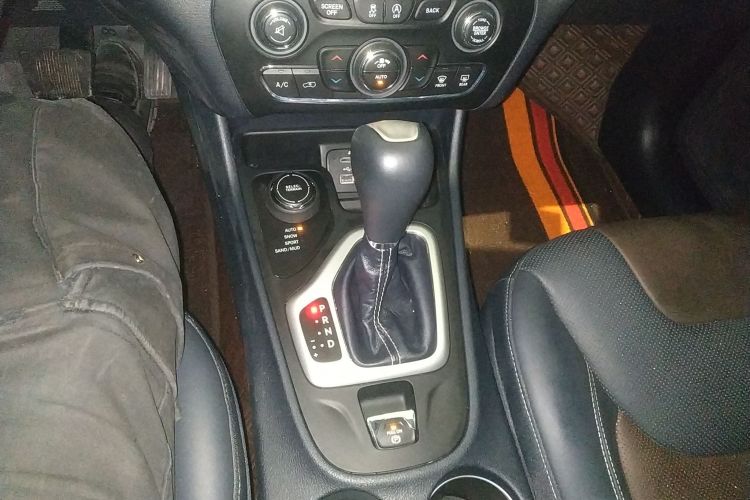 Jeep 自由光 2017款 2.4L 优越版局部细节18