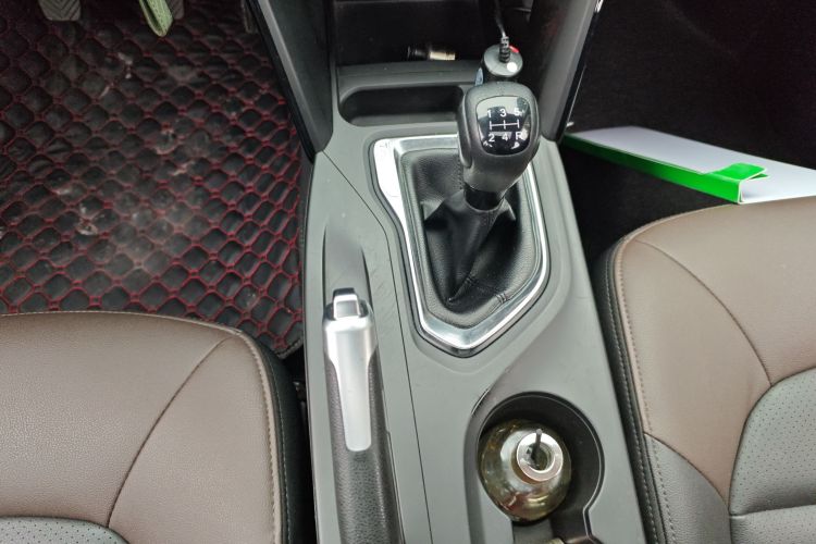 广汽传祺 传祺GS4 2015款 200T 手动豪华版中控内饰18