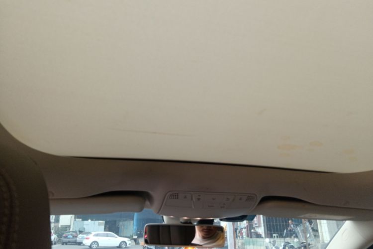 奔驰E级 2020款 改款 E 300 L 运动时尚型局部细节22