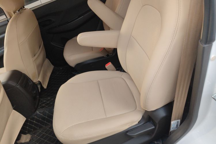 五菱汽车 五菱宏光 2019款 1.5L S标准型国VI LAR中控内饰21