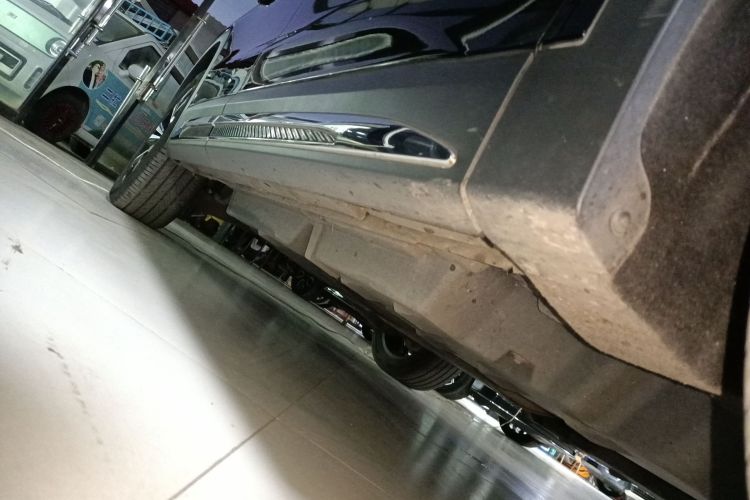 红旗HS7 2023款 2.0T 自动两驱旗享版 六座局部细节9001