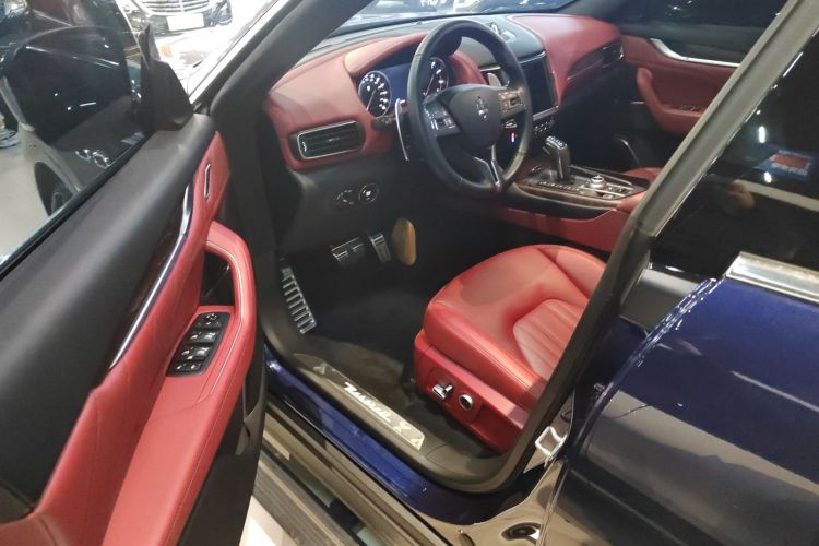 玛莎拉蒂 Levante 2021款 3.0T 标准版中控内饰20