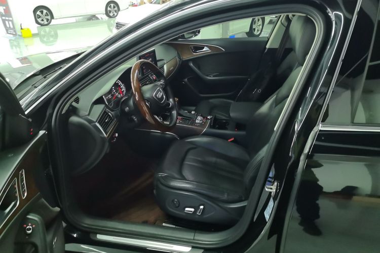 奥迪A6L 2018款 30周年年型 50 TFSI quattro 尊享型中控内饰19