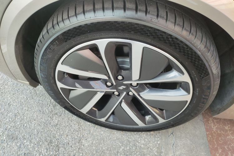 理想汽车 理想L9 2024款 Ultra车身外观6007