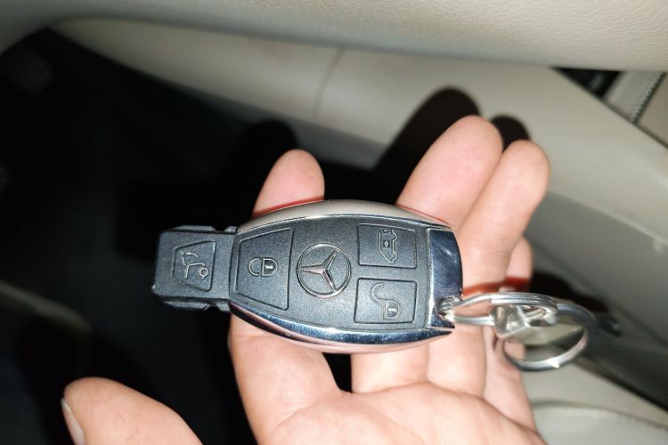 奔驰V级 2022款 V 260 领航版中控内饰11