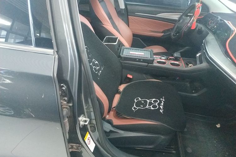 长安 逸动 2022款 PLUS 蓝鲸NE 1.4T GDI DCT尊贵版局部细节41