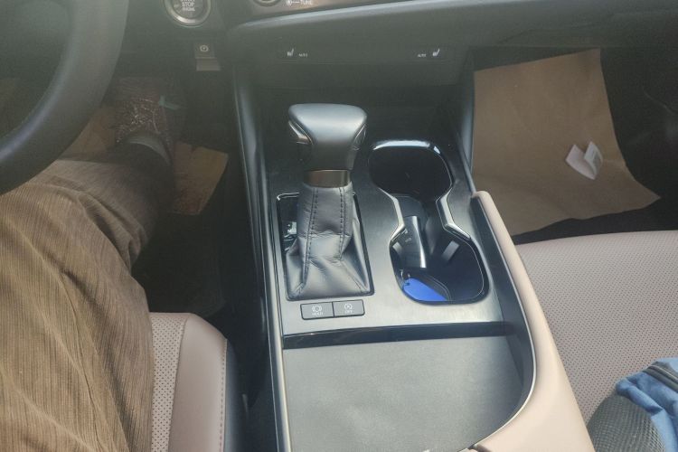 雷克萨斯ES 2022款 200 卓越版中控内饰18