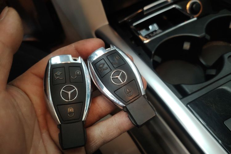 奔驰E级 2015款 改款 E 260 L 运动型中控内饰11