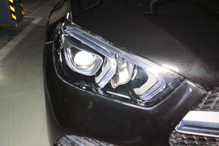 奔驰GLE 2023款 GLE 350 4MATIC 时尚型车身外观8