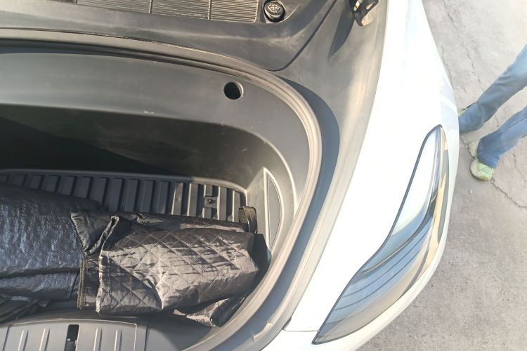 特斯拉 Model 3 2021款 标准续航后驱升级版局部细节9007