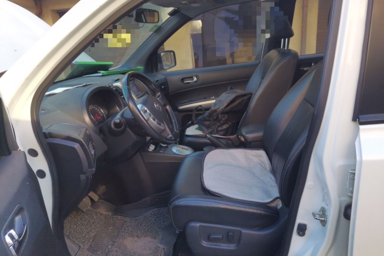 日产 奇骏 2012款 2.5L CVT豪华版 4WD局部细节19