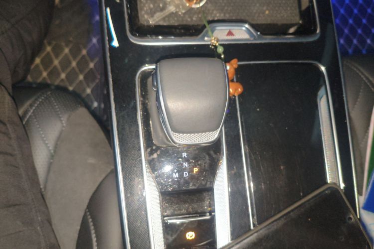 红旗HS5 2023款 2.0T 旗享Pro版中控内饰18