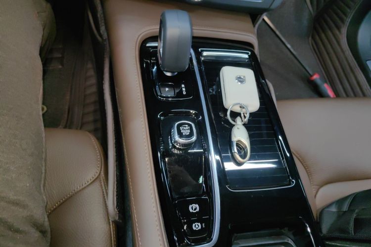 沃尔沃S90新能源 2024款 插电式混动 四驱长续航智逸豪华版中控内饰18