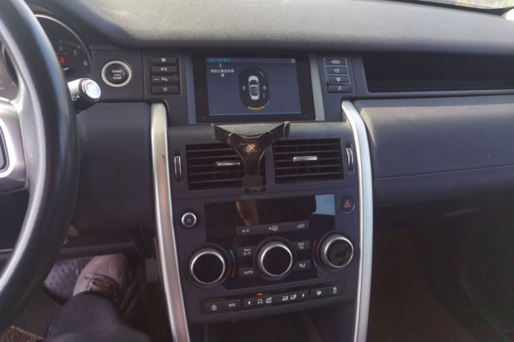 路虎 发现神行 2018款 240PS SE版中控内饰16