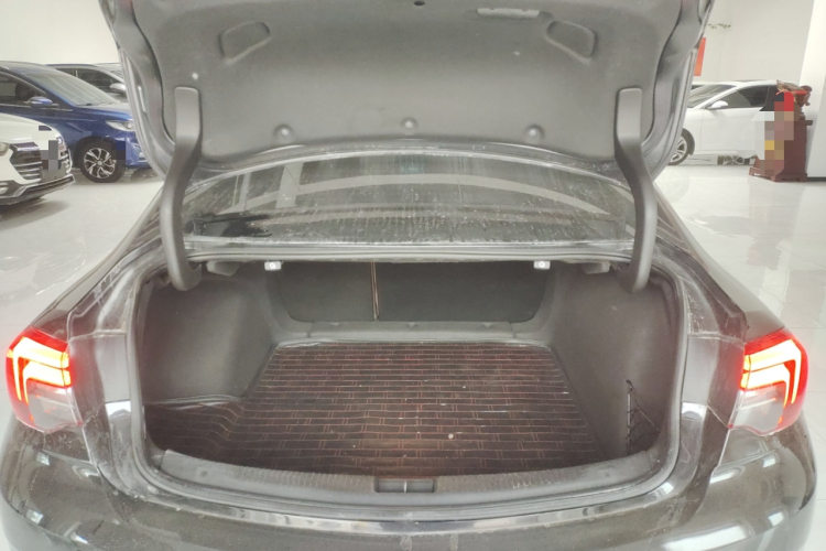 别克 君威 2017款 20T 精英型机舱底盘23