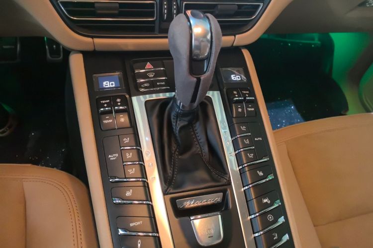 保时捷 2018款 Macan 2.0T中控内饰18