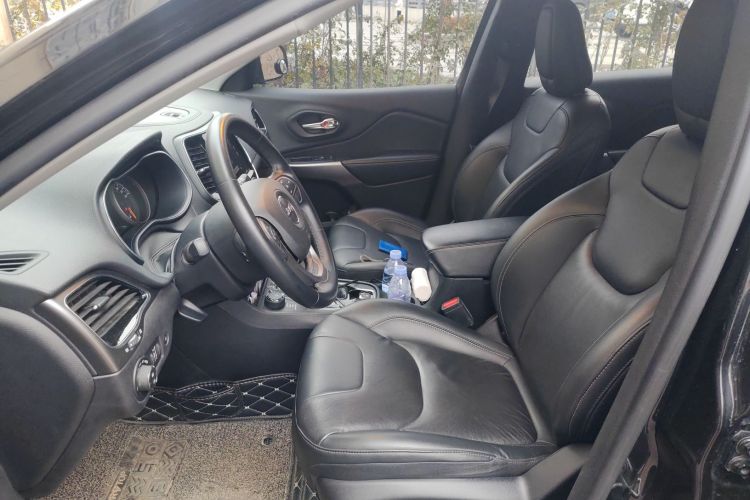 Jeep 自由光 2019款 2.0T 四驱探享版 国VI中控内饰19