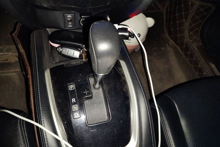 日产 奇骏 2014款 2.5L CVT豪华版 4WD中控内饰18