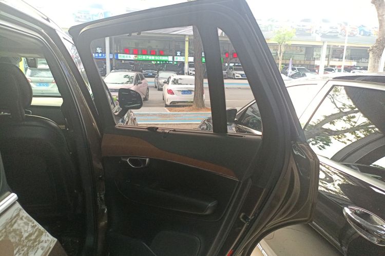 沃尔沃XC90 2018款 T6 智雅版 7座中控内饰45