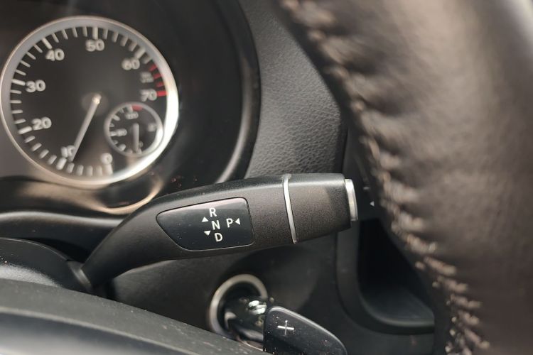 奔驰 威霆 2016款 2.0T 商务版局部细节18