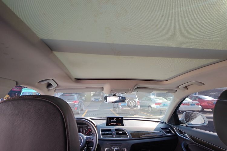 奥迪Q3 2018款 30周年年型 30 TFSI 时尚型中控内饰22