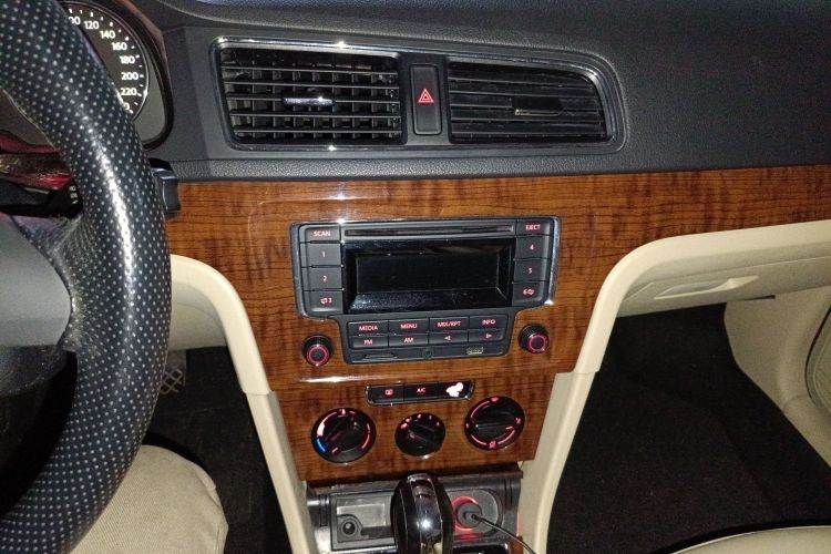 大众 朗逸 2013款 1.6L 自动舒适版中控内饰16