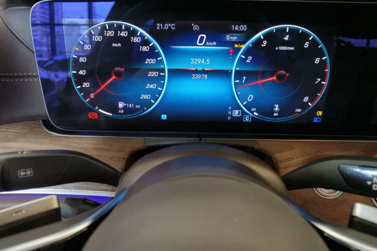 奔驰E级 2023款 改款 E 300 L 豪华型中控内饰14