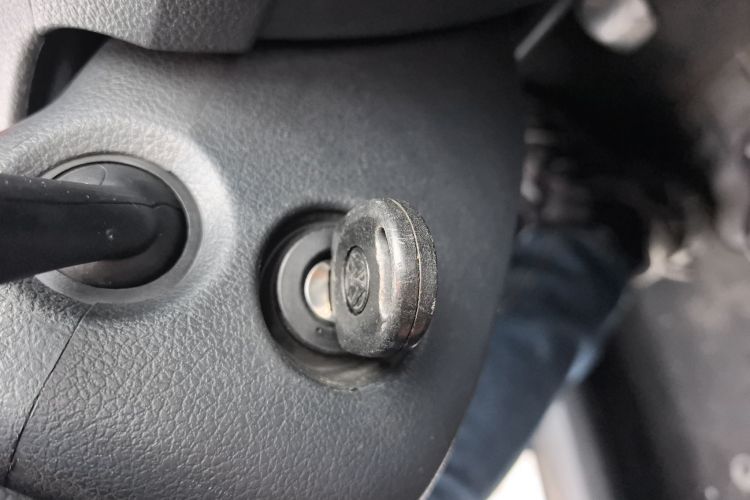 大众 桑塔纳 2013款 1.6L 手动风尚版中控内饰11