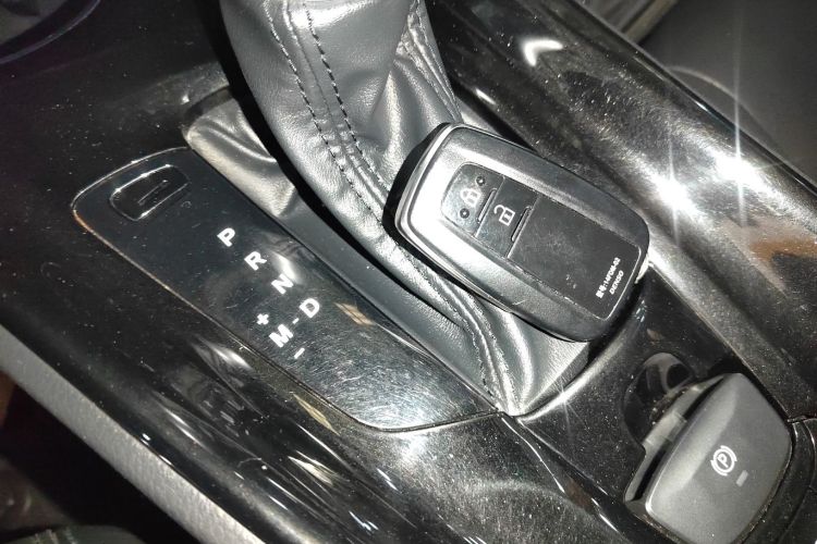 丰田 奕泽IZOA 2020款 2.0L 奕驰版中控内饰7001