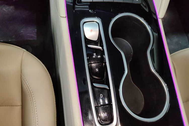 别克 君威 2020款 552T 精英型中控内饰18