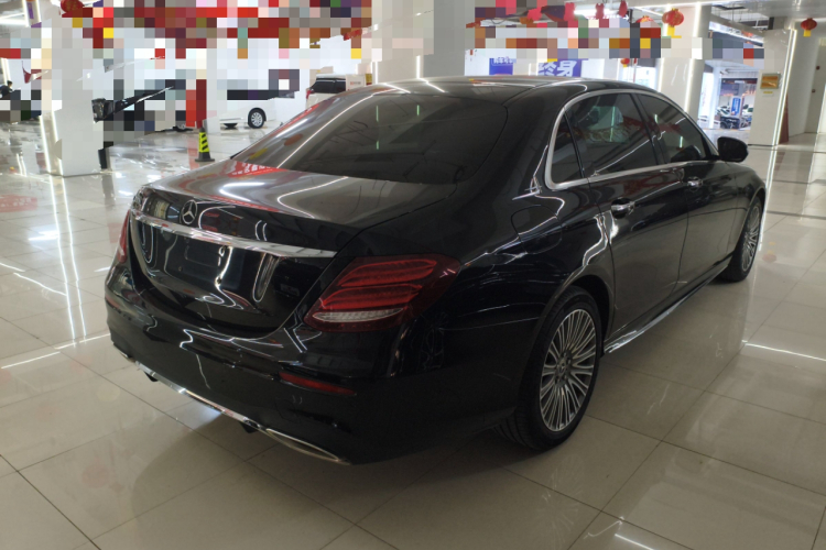 奔驰E级 2019款 改款 E 300 L 运动时尚型车身外观7