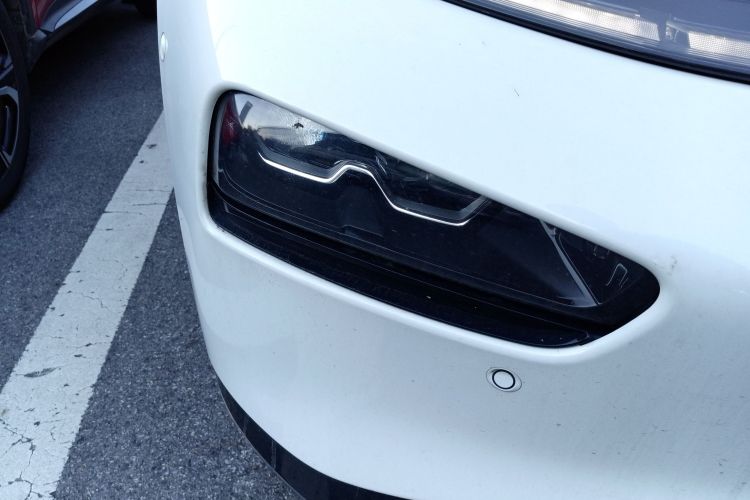 小鹏P7 2020款 586N车身外观8