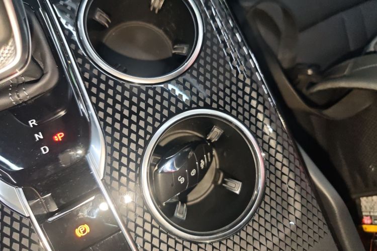 红旗HS3 PHEV 2024款 PHEV 115km 劲为版中控内饰11