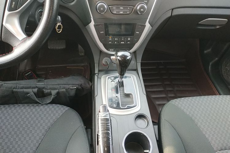 广汽传祺 传祺GS5 2014款 2.0L 自动两驱超享版中控内饰18