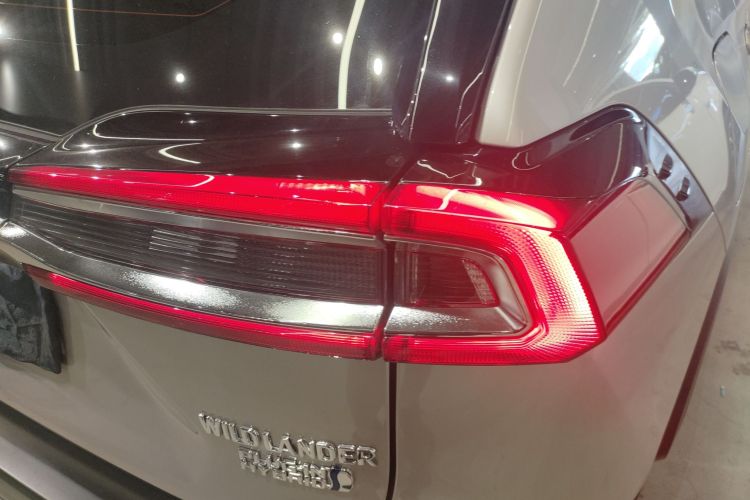 丰田 威兰达新能源 2023款 高性能版 2.5L 两驱劲擎版车身外观9