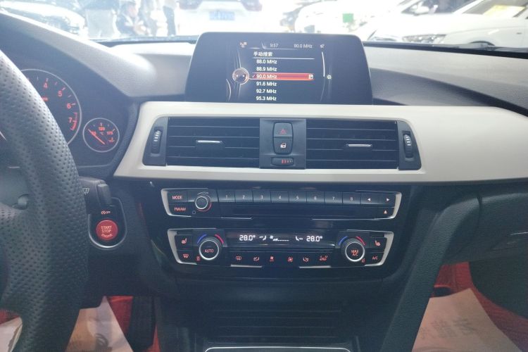 宝马3系 2016款 320Li 豪华设计套装中控内饰16