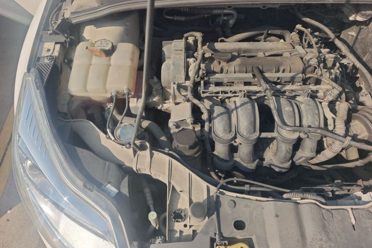 福特 福克斯 2012款 三厢 1.6L 自动舒适型局部细节9006