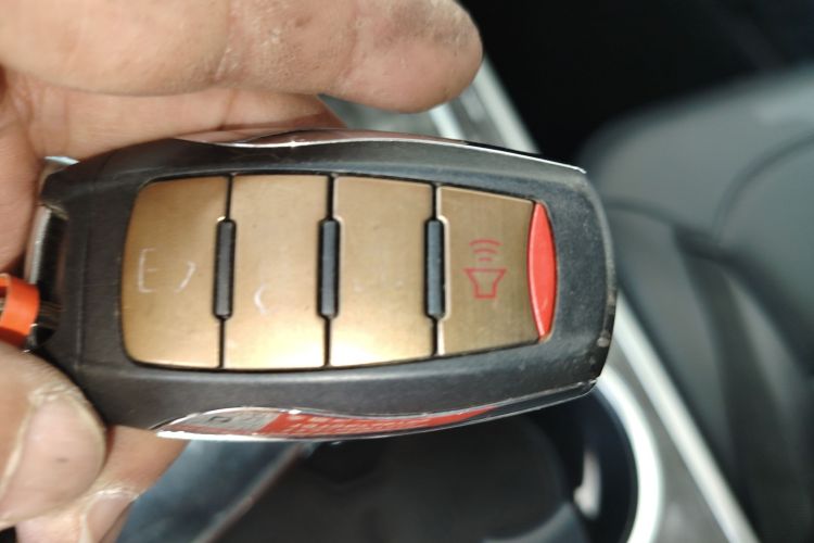 哈弗H8 2015款 2.0T 两驱舒适型中控内饰11