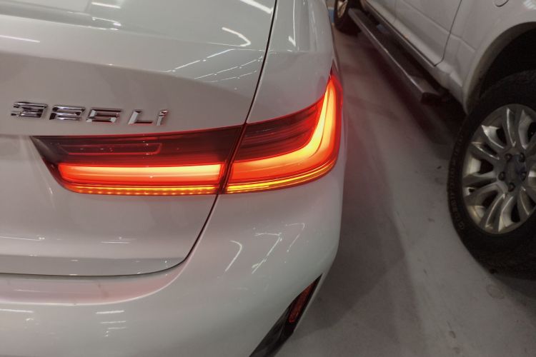 宝马3系 2023款 325Li M运动套装车身外观9