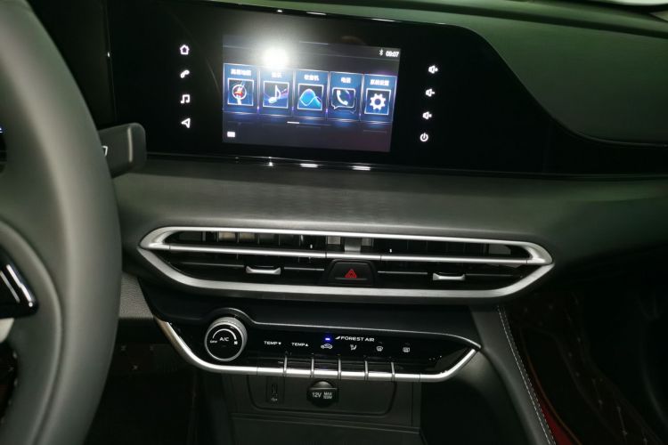 长安 逸动 2025款 PLUS 1.5L 手动豪华版中控内饰16