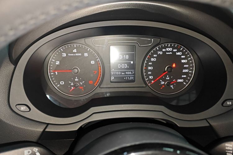 奥迪Q3 2018款 30周年年型 35 TFSI 时尚型中控内饰14